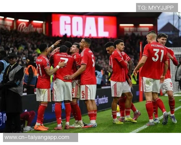 曼联全队提前抵达埃兰路球场备战客战利兹联赛事