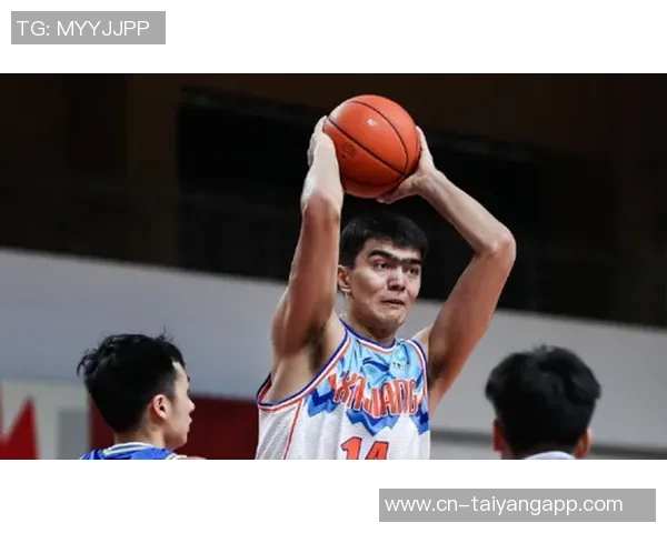 管子煜突破防守连过两人上篮被文班帽封盖精彩瞬间回顾